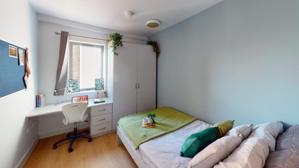Main image of property: Ensuite Room, Queensland Place