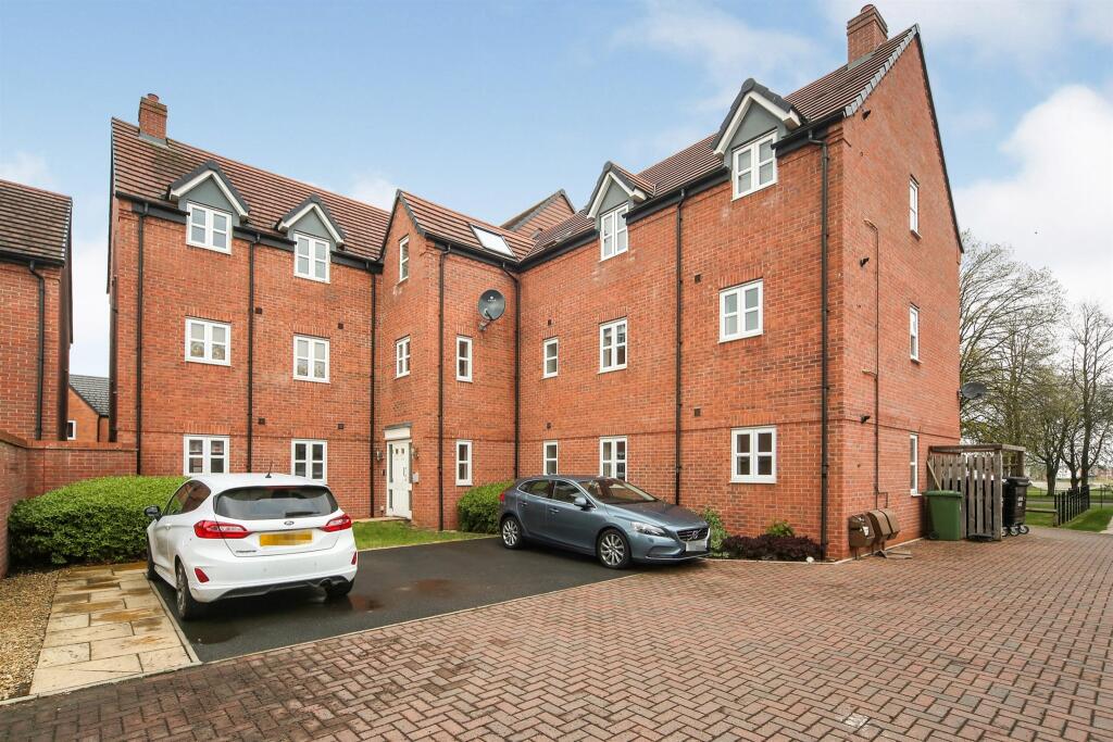 Main image of property: Chatham Road, Stratford Upon Avon, CV37 8WG