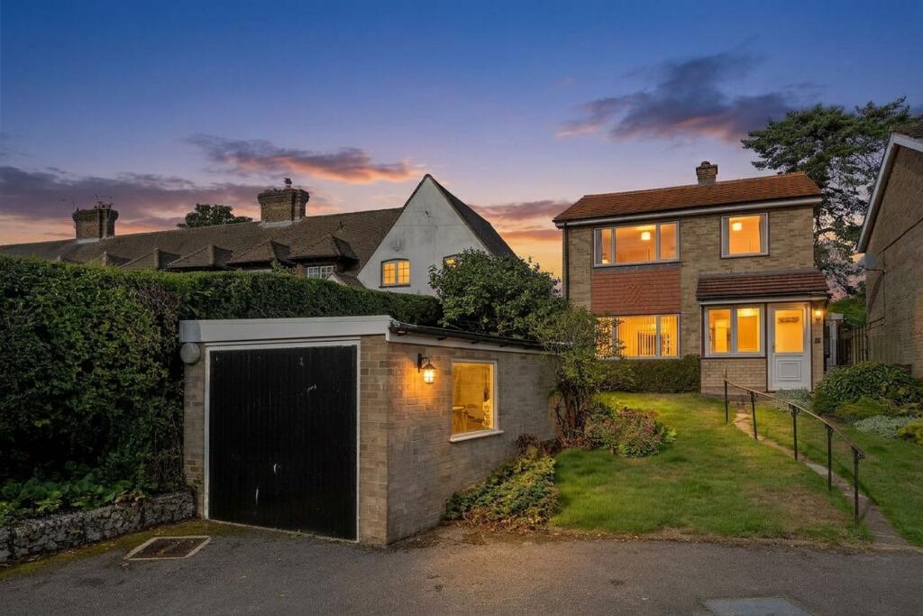 Main image of property: Slines Oak Road, Woldingham, CR3