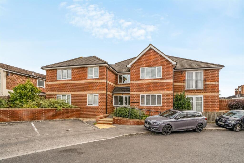 Main image of property: Cavendish Road, Emmer Green, Reading