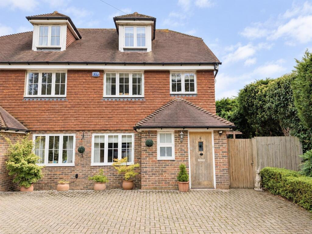 Main image of property: Snatts Road, Uckfield, TN22 2DR