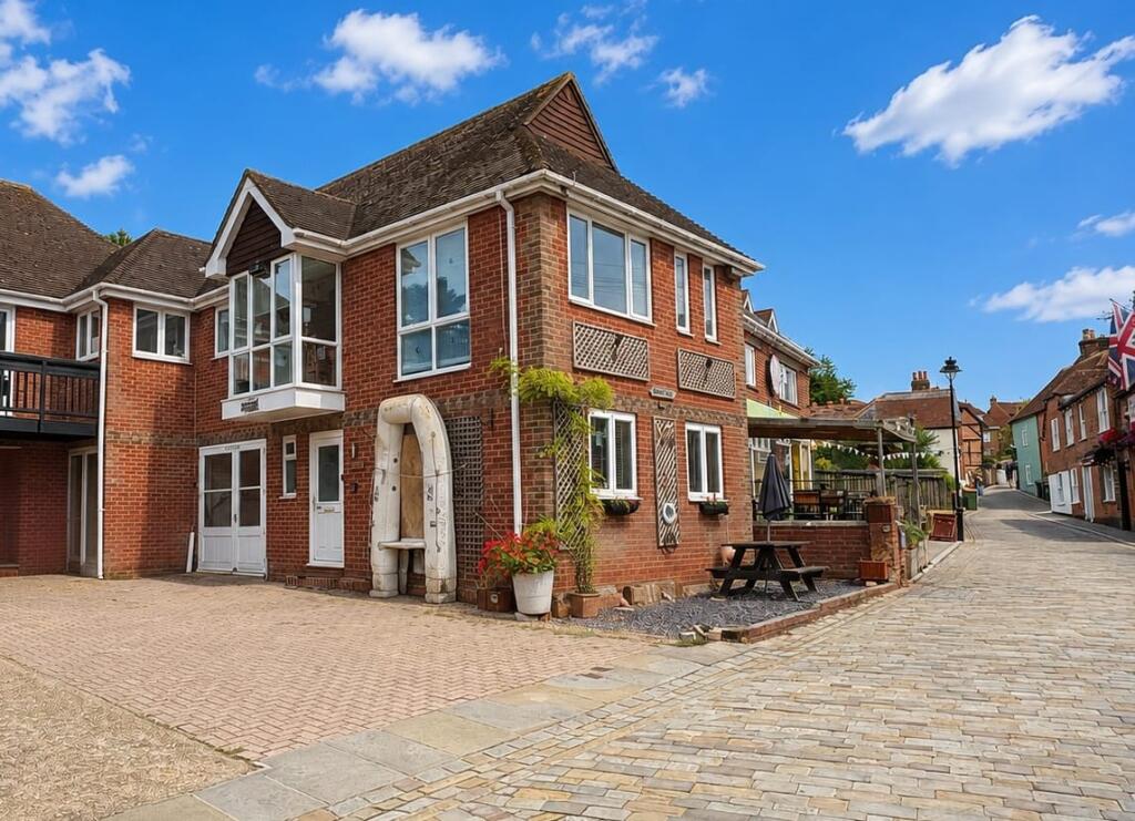 Main image of property: High Street, Hamble, Southampton, SO31