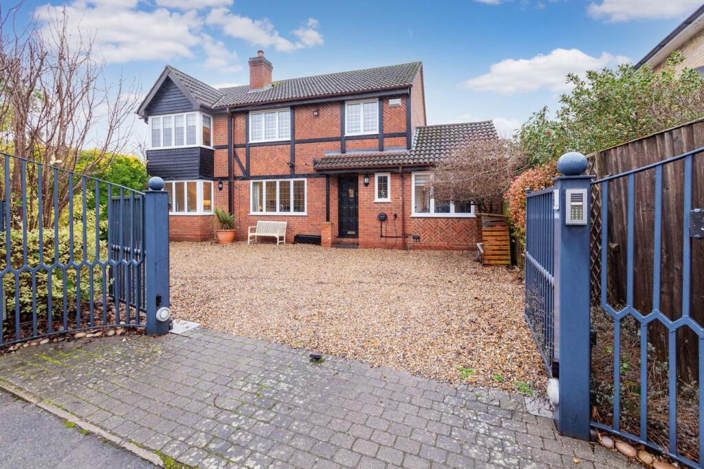 Main image of property: Sheephouse Road, Maidenhead, SL6