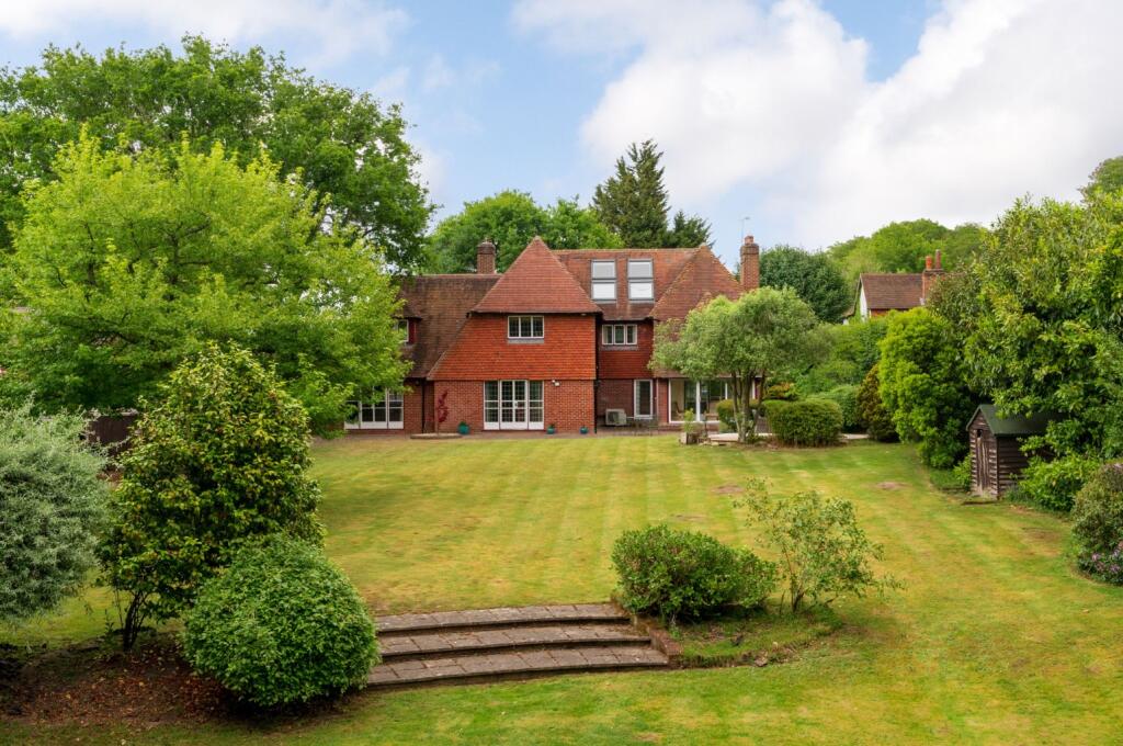 Main image of property: Red Shute Hill, Thatcham, RG18