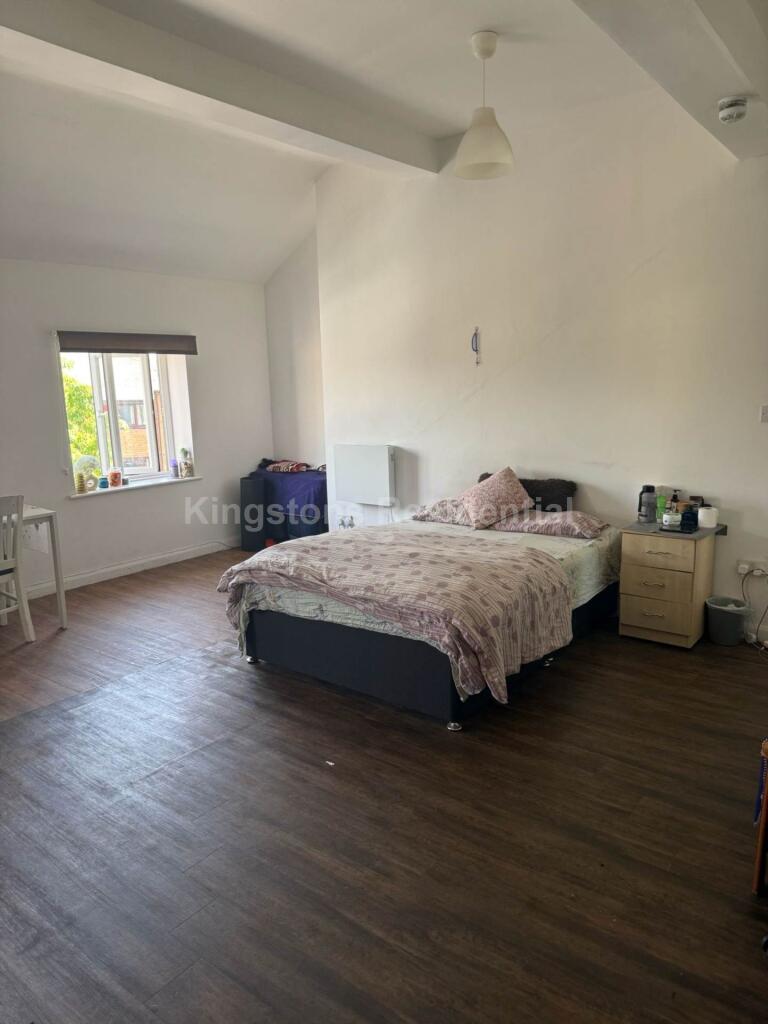 Main image of property: Studio Flat at 7/9 Miskin Street, Cathays, CF24 4AP (Utilities Included but not council tax)
