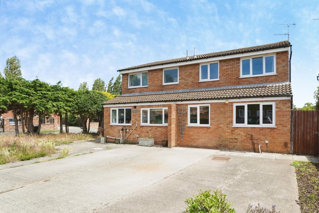 Main image of property: Druids Oak, Quedgeley, Gloucester, Gloucestershire, GL2