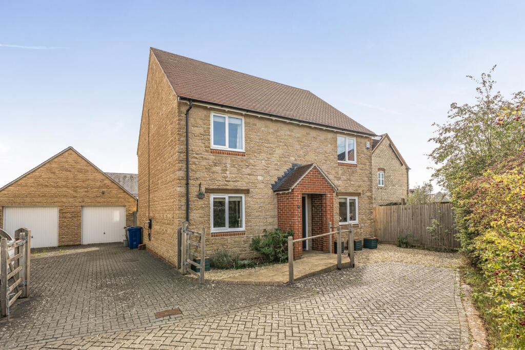 Main image of property: Kempton Close, Bicester, Oxfordshire