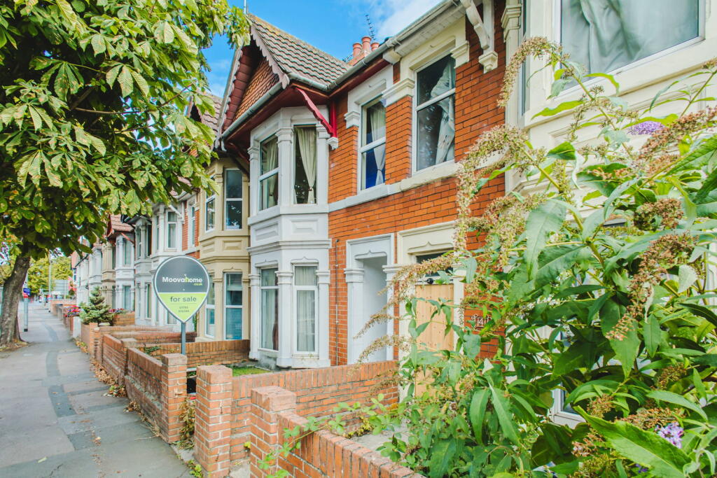 Main image of property: 139b County Road, Swindon, SN1 2EB