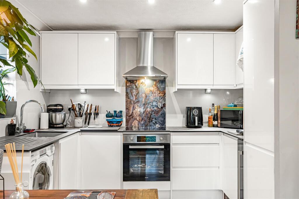 Main image of property: 21 Whelan Way, Wallington