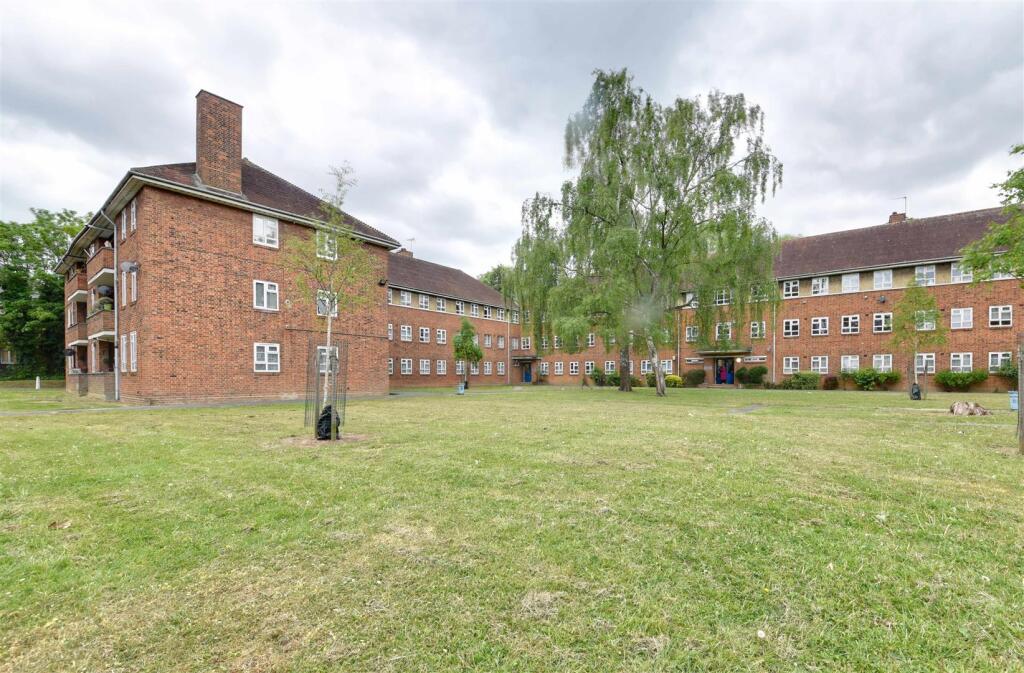 Main image of property: The Woodlands, North Finchley, N12