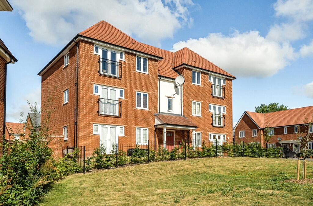 Main image of property: Walton Heath, Binfield, Bracknell, Berkshire, RG42