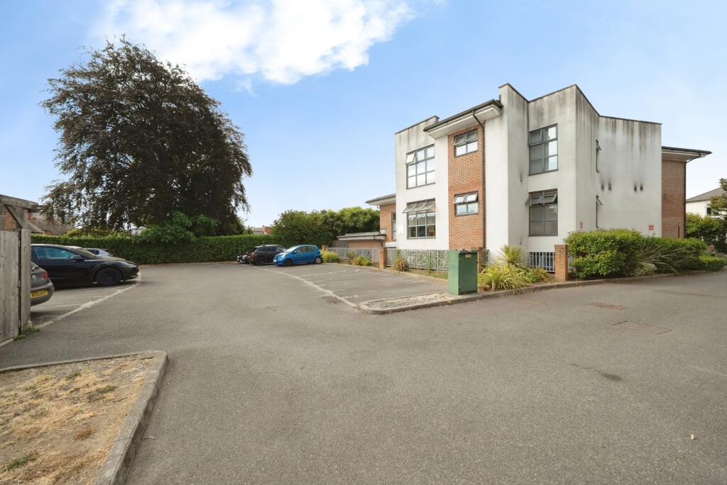 Main image of property: High Street, ADDLESTONE, Surrey, KT15