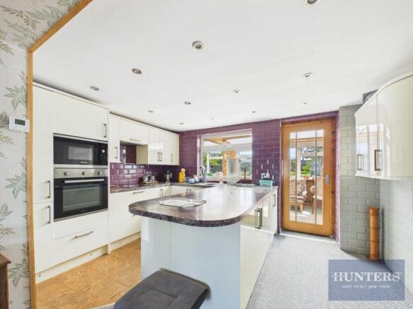 Kitchen / Dining Area