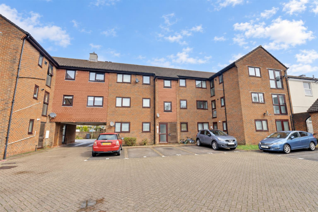 Main image of property: Waterloo Road, Havant
