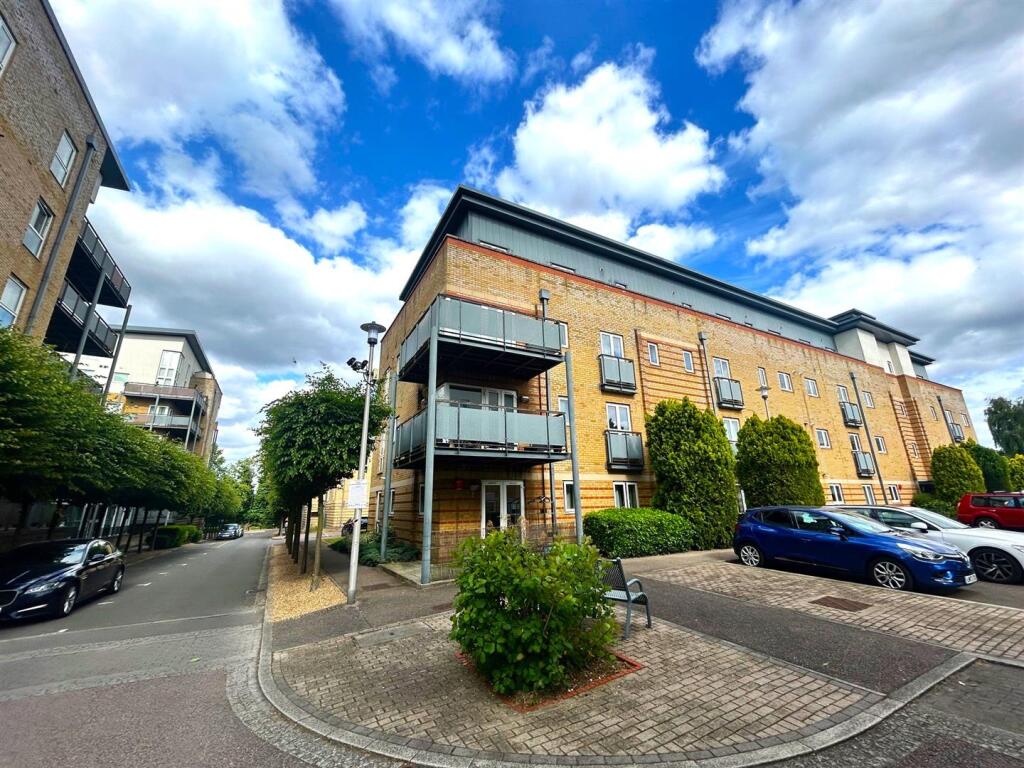 Main image of property: Manhattan Avenue, Watford