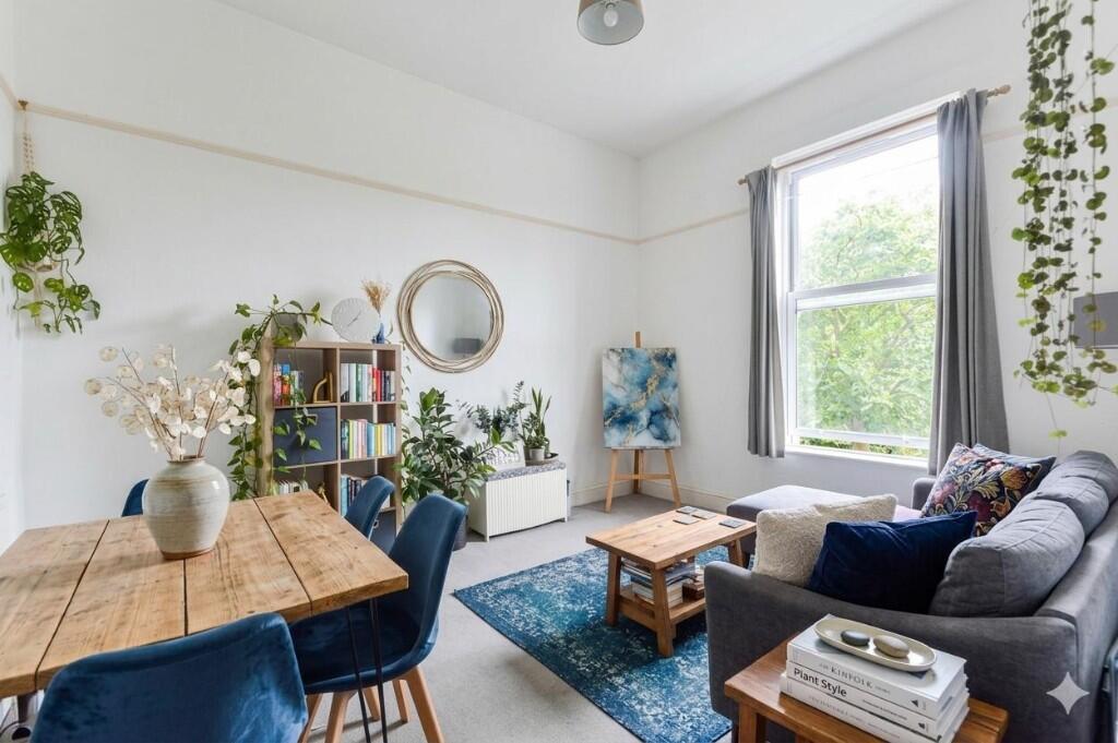 Main image of property: Leigham Avenue, London, SW16