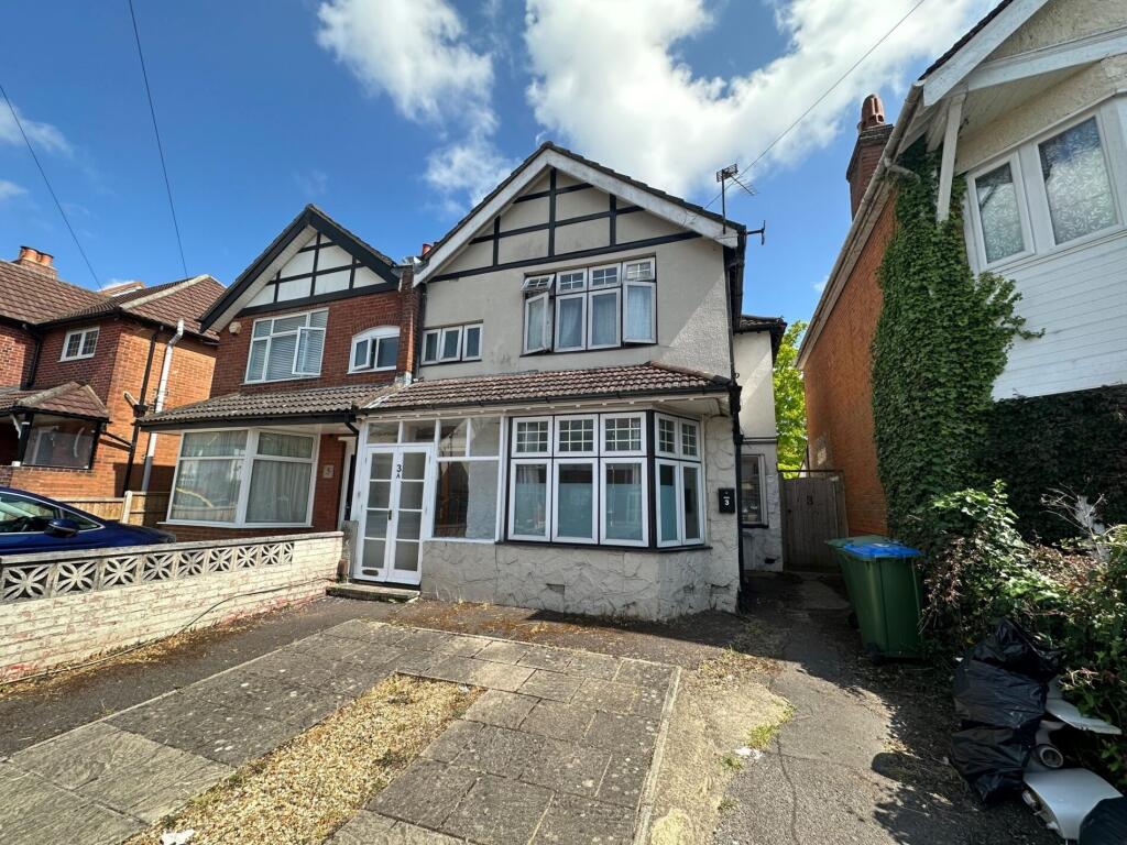 Main image of property: 3 Lumsden Avenue, Shirley, Southampton, SO15 5EJ
