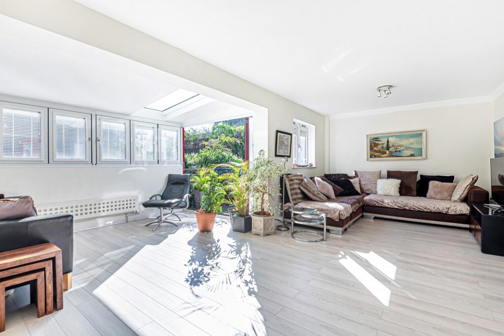 Main image of property: Maynards Quay, London, London, E1W