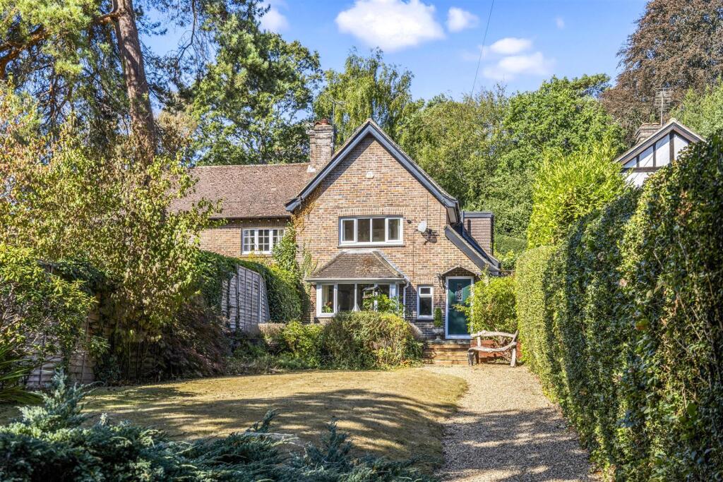 Main image of property: Coopers Green, Uckfield, TN22 3AA