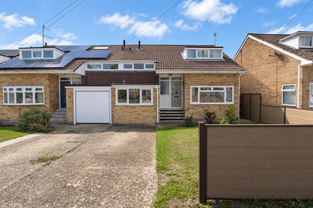 Main image of property: Lincoln Rise, Cowplain, PO8 9AS