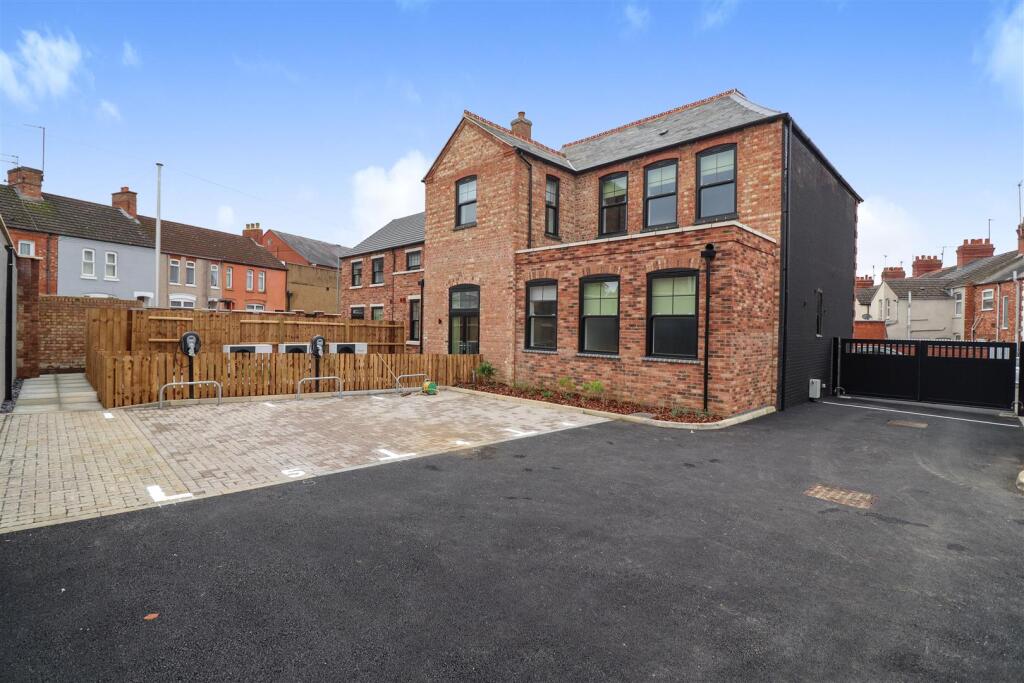 Main image of property: Windmill Road, Rushden, Northamptonshire NN10