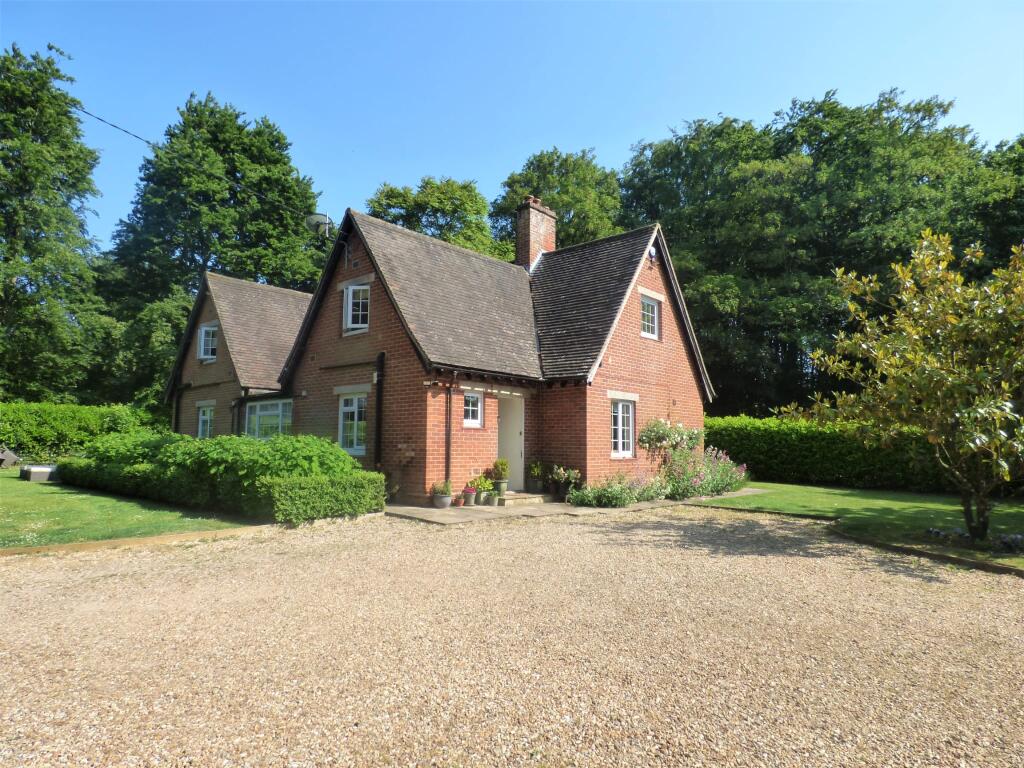 Main image of property: New Cottages, Red Rice, Hampshire