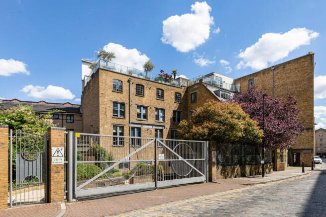 Michael Charles-Flat 8  Gowers Walk-21