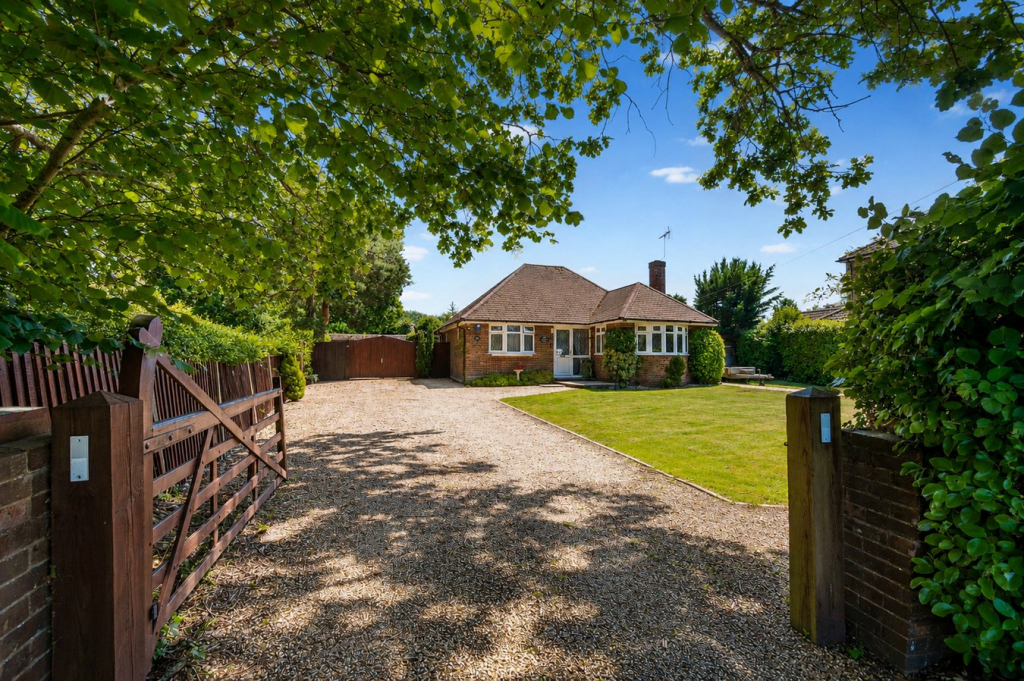 Main image of property: Lyndhurst Road, Ashurst, Southampton, SO40