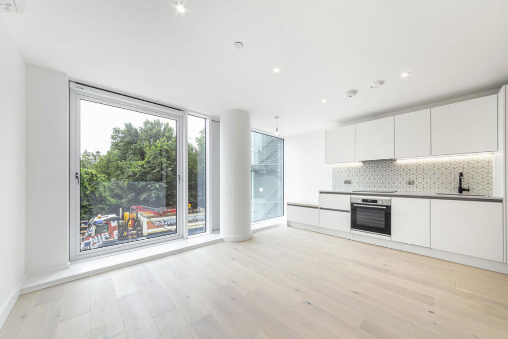 Main image of property: Apt Parkview, Brentford