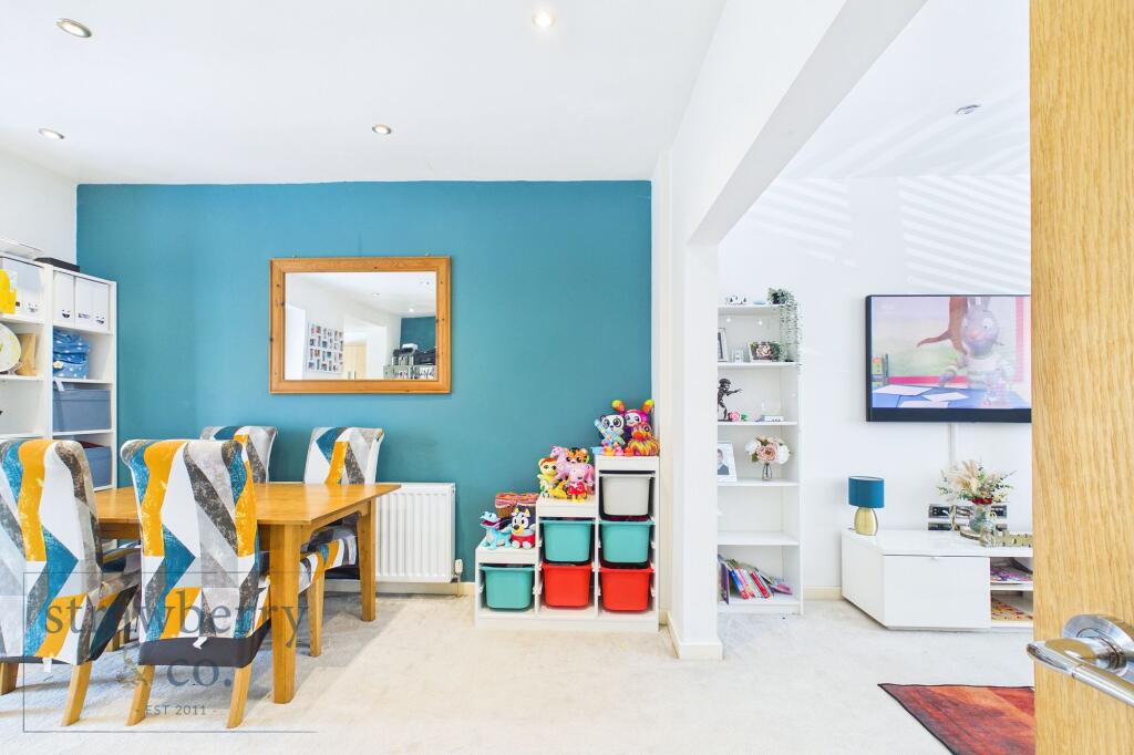 Main image of property: High Street, Hanham, BS15