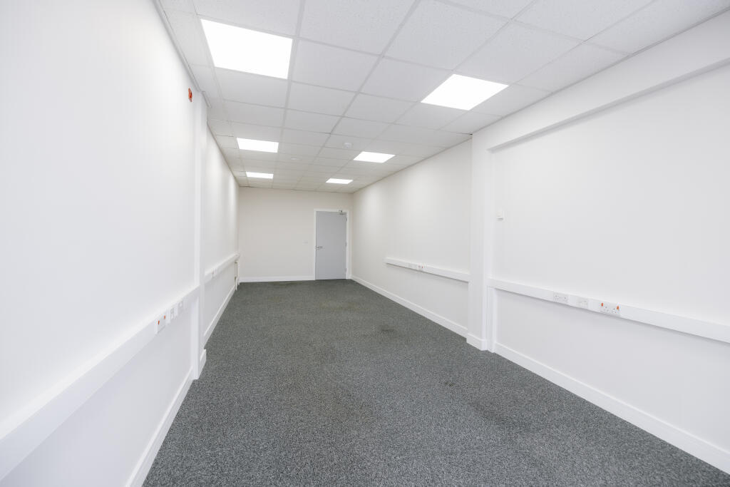 275 sq ft office