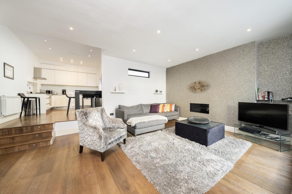 Main image of property: Queen's Gate Mews, London, SW7