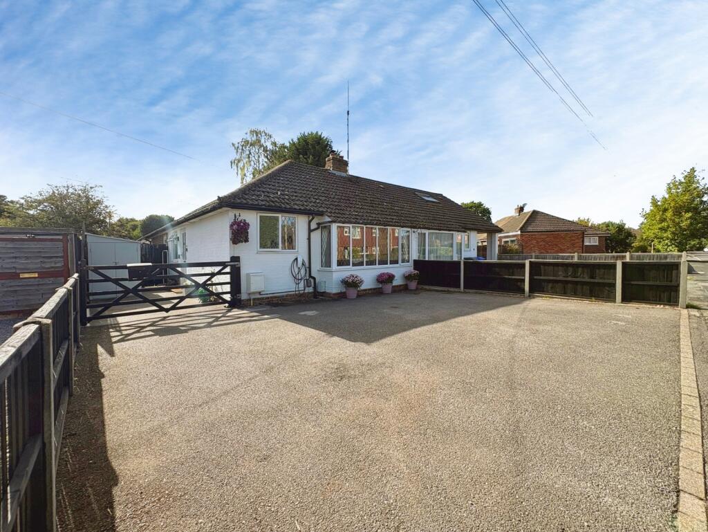 Main image of property: Farnham Road, Fleet, Hampshire, GU51