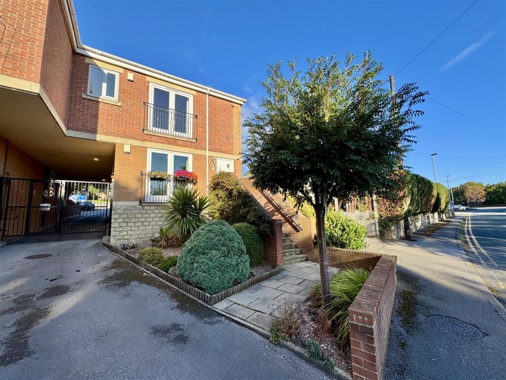 Main image of property: Huddersfield Road, Darton, Barnsley, S75 5NF