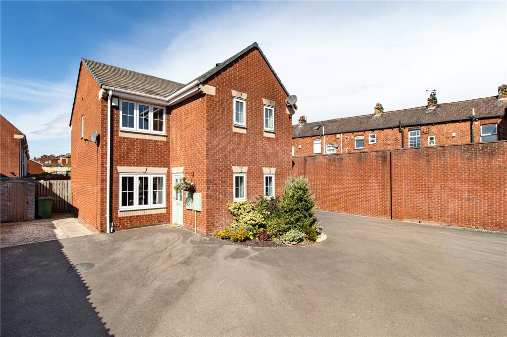Main image of property: Denholme Drive, Ossett, West Yorkshire, WF5
