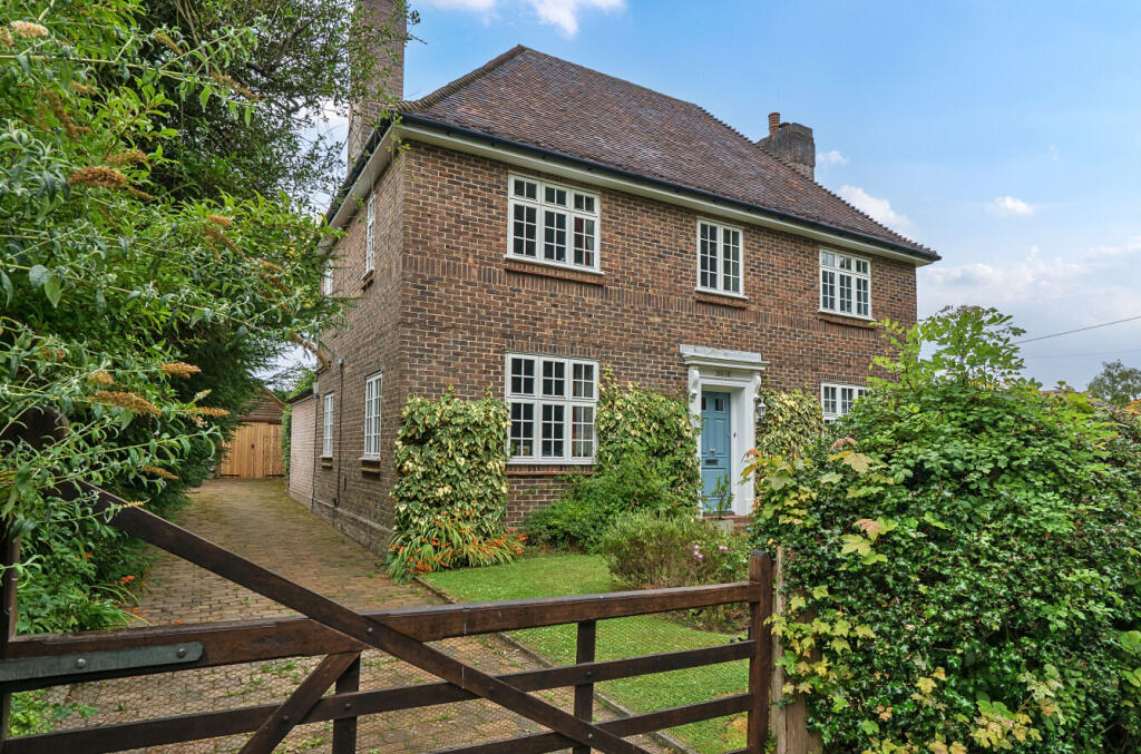 Main image of property: Beaconsfield Road, Chelwood Gate