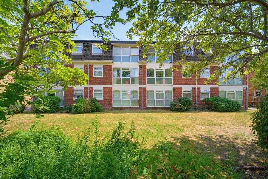 Main image of property: Courtfield Gdns, W13
