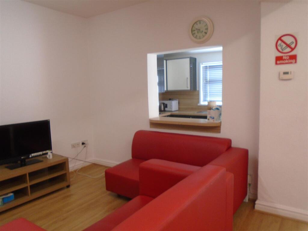 Main image of property: Newland Avenue, Hull