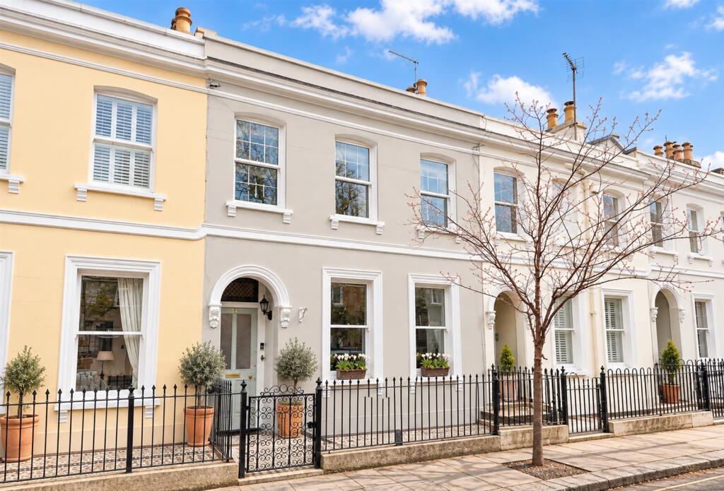 Main image of property: Victoria Terrace, Cheltenham GL52 6BN