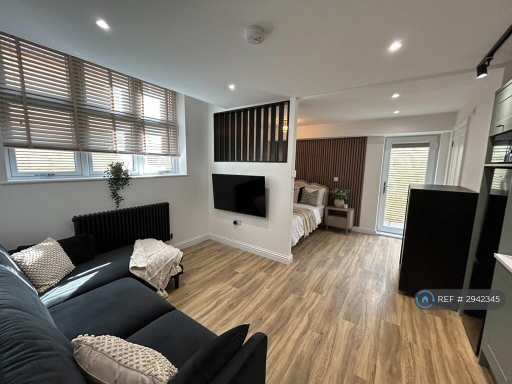 Main image of property: Wellingborough Road, Rushden, NN10