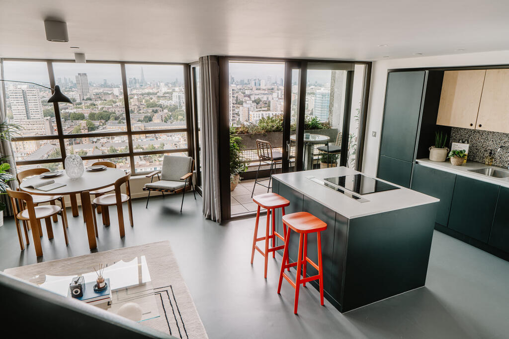 Main image of property: Balfron Tower, St Leonards Road, London, E14 0XU