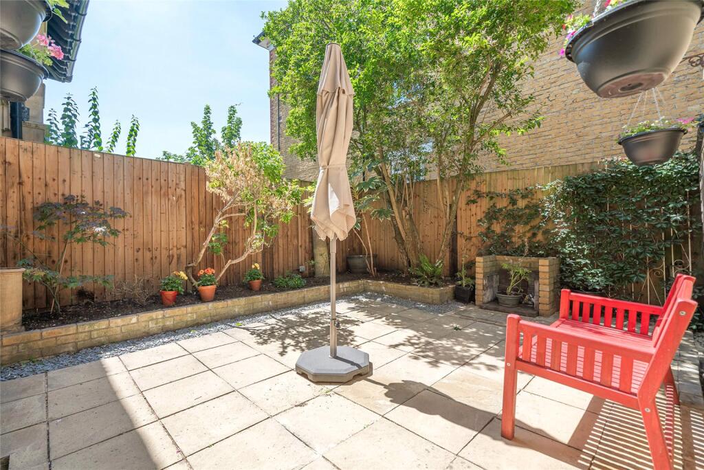 Main image of property: Creighton Avenue, London, N2