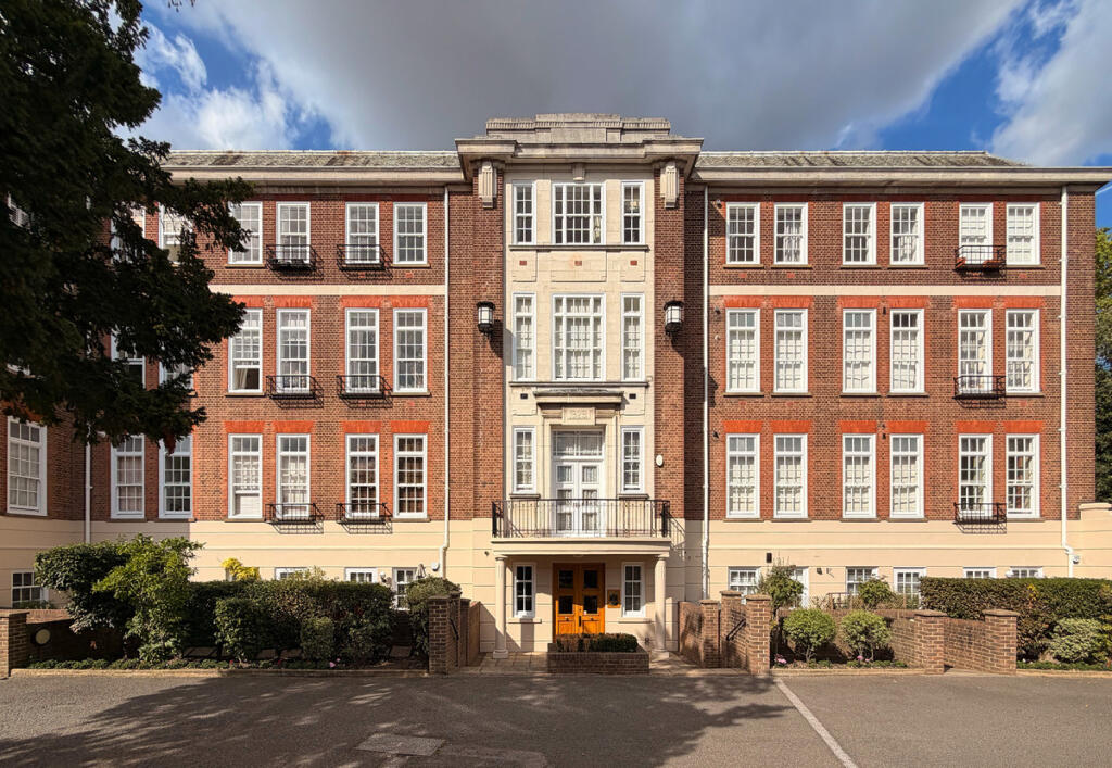 Main image of property: Lulworth Court, Cannon Hill, London, N14