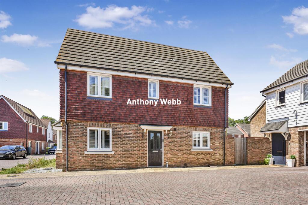 Main image of property: Aldermere Avenue, Cheshunt, Waltham Cross, EN8