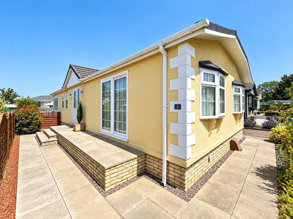Main image of property: Overbury Way, Broadway