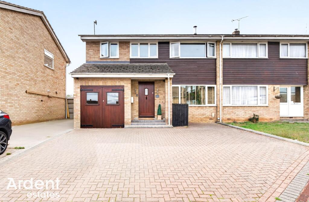 Main image of property: Sceptre Close, Tollesbury, CM9
