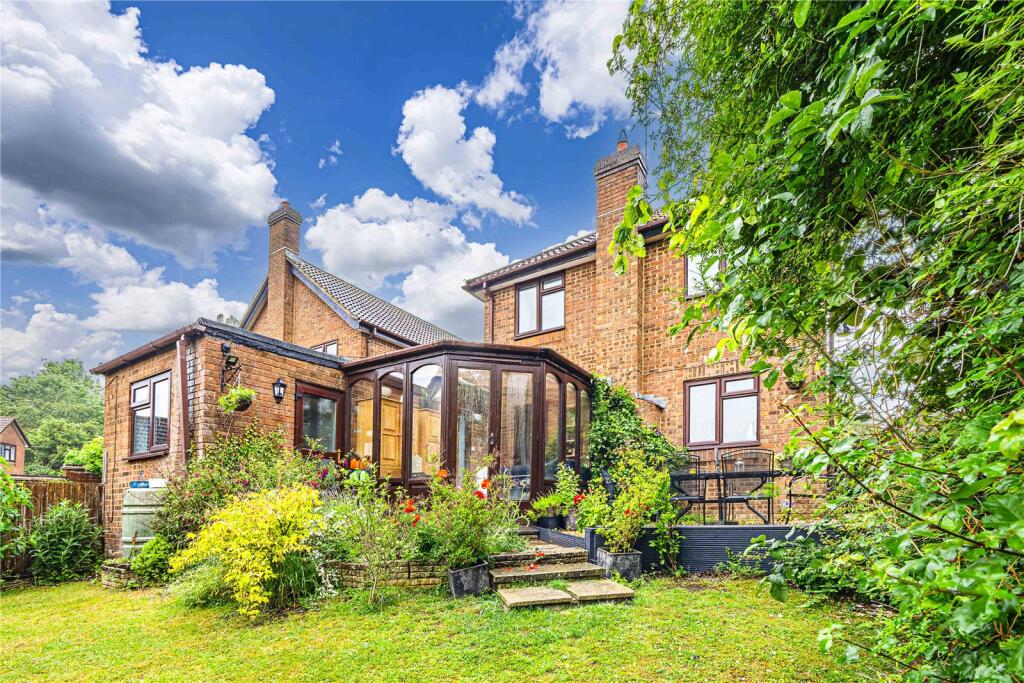 Main image of property: Crewe Curve, Berkhamsted, Hertfordshire, HP4