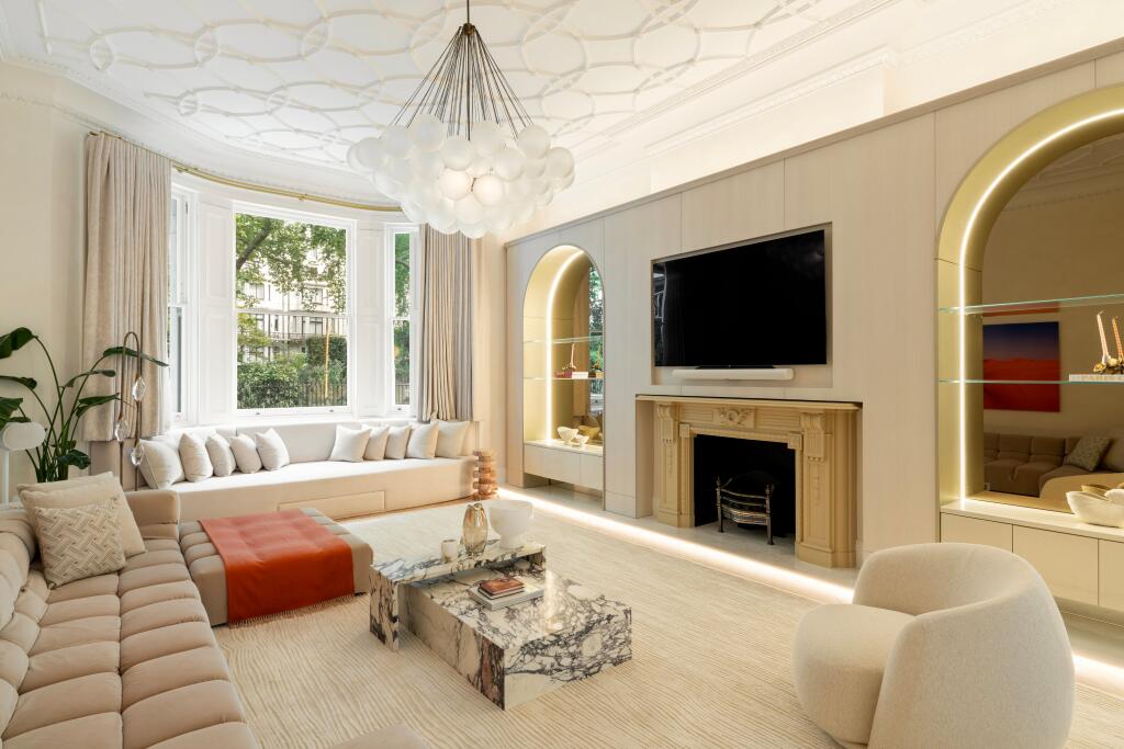 Main image of property: Ennismore Gardens, Knightsbrodge, London
