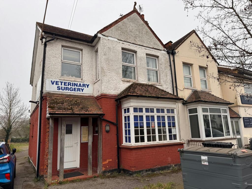 Main image of property: 31 London Road, Wickford, SS12 0AW