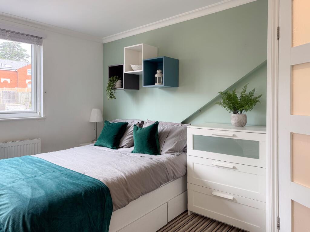 Main image of property: Room 5 , Field Road, Reading, RG1